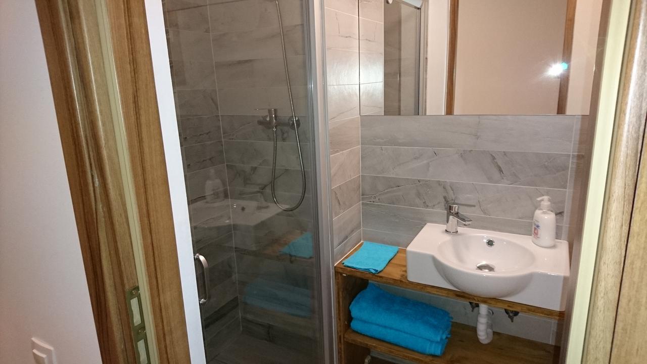 Cameră triplă cu baie privată